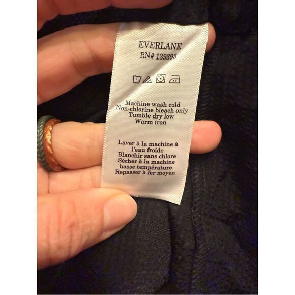 Everlane Black Satin V-Neck Top Medium NWT - Picture 6 of 8